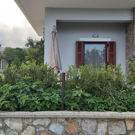 Light Blue House 3 Apartments Poulithra Ngoại thất bức ảnh