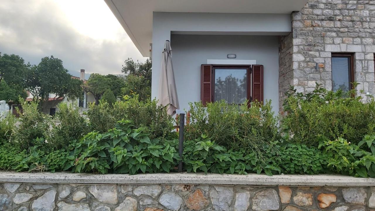 Light Blue House 3 Apartments Poulithra Ngoại thất bức ảnh